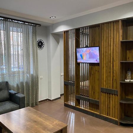 One Central Apartment Jerevan Buitenkant foto