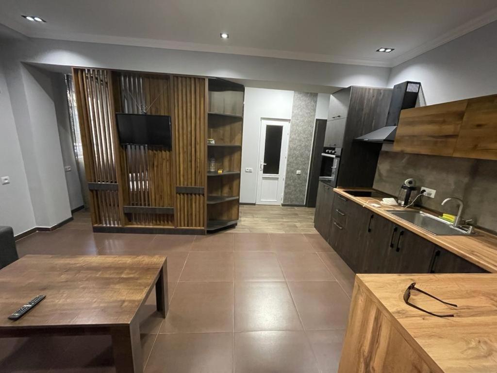 One Central Apartment Jerevan Buitenkant foto