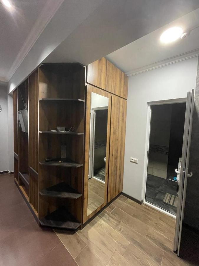 One Central Apartment Jerevan Buitenkant foto