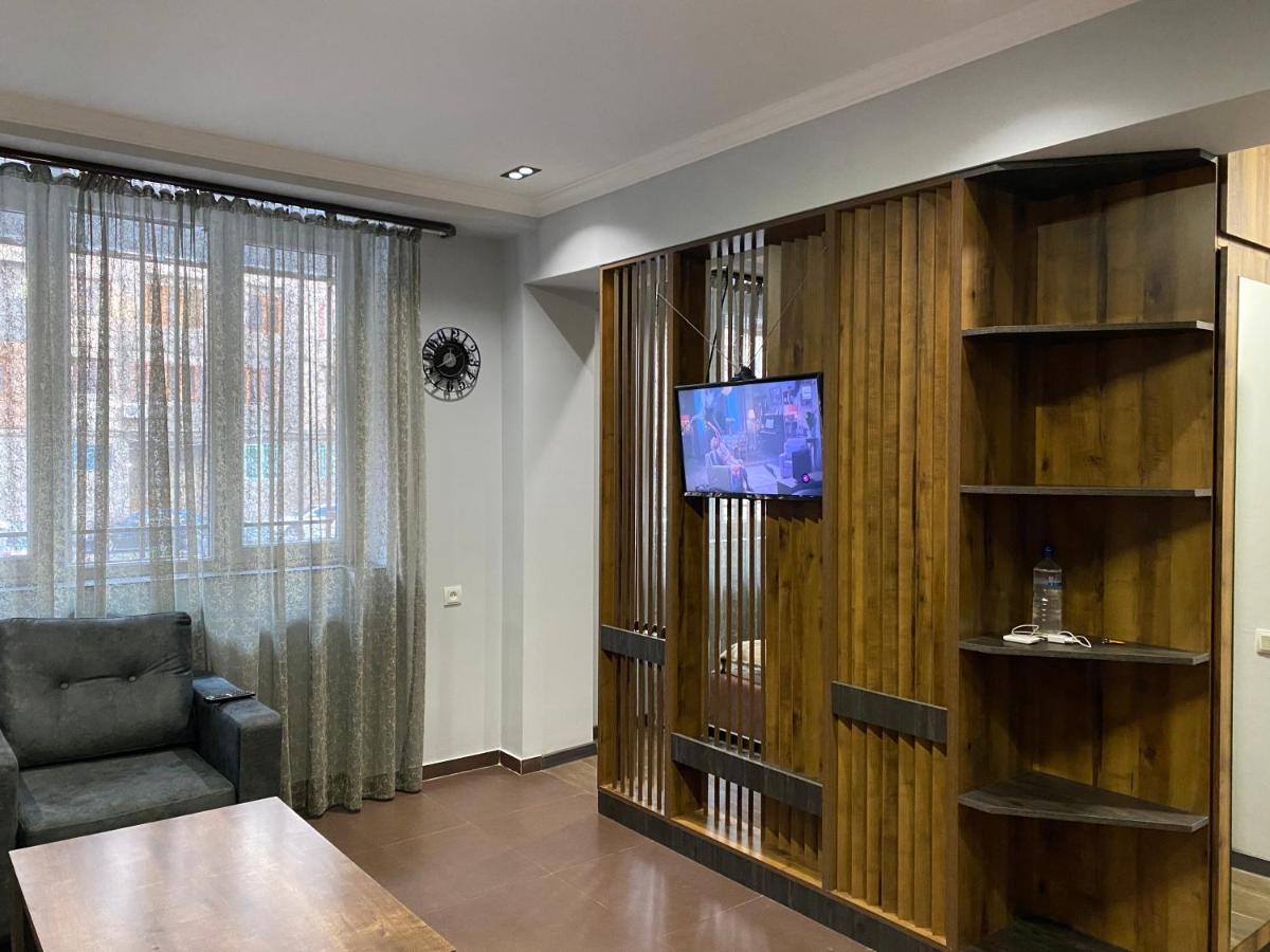 One Central Apartment Jerevan Buitenkant foto