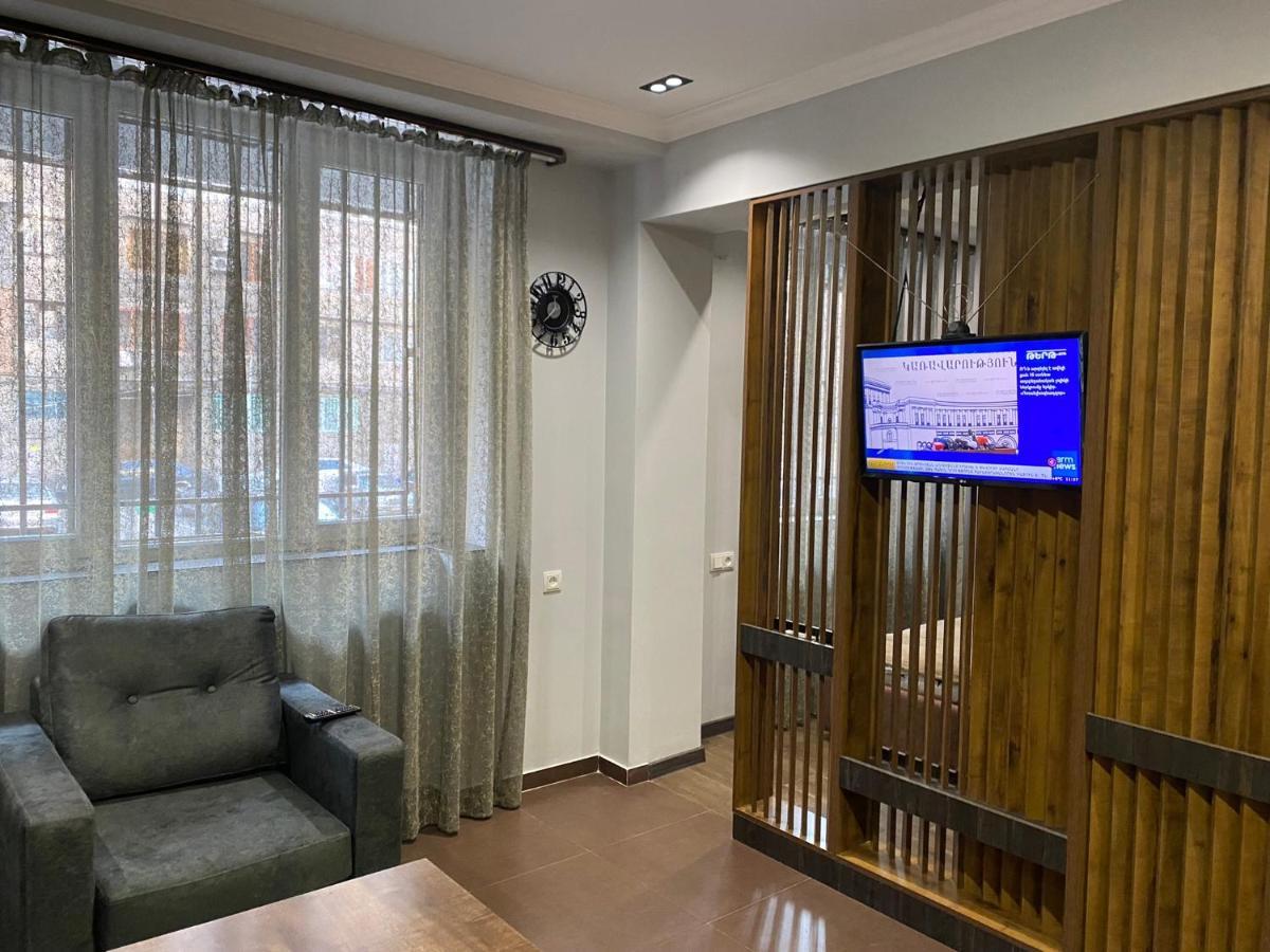 One Central Apartment Jerevan Buitenkant foto