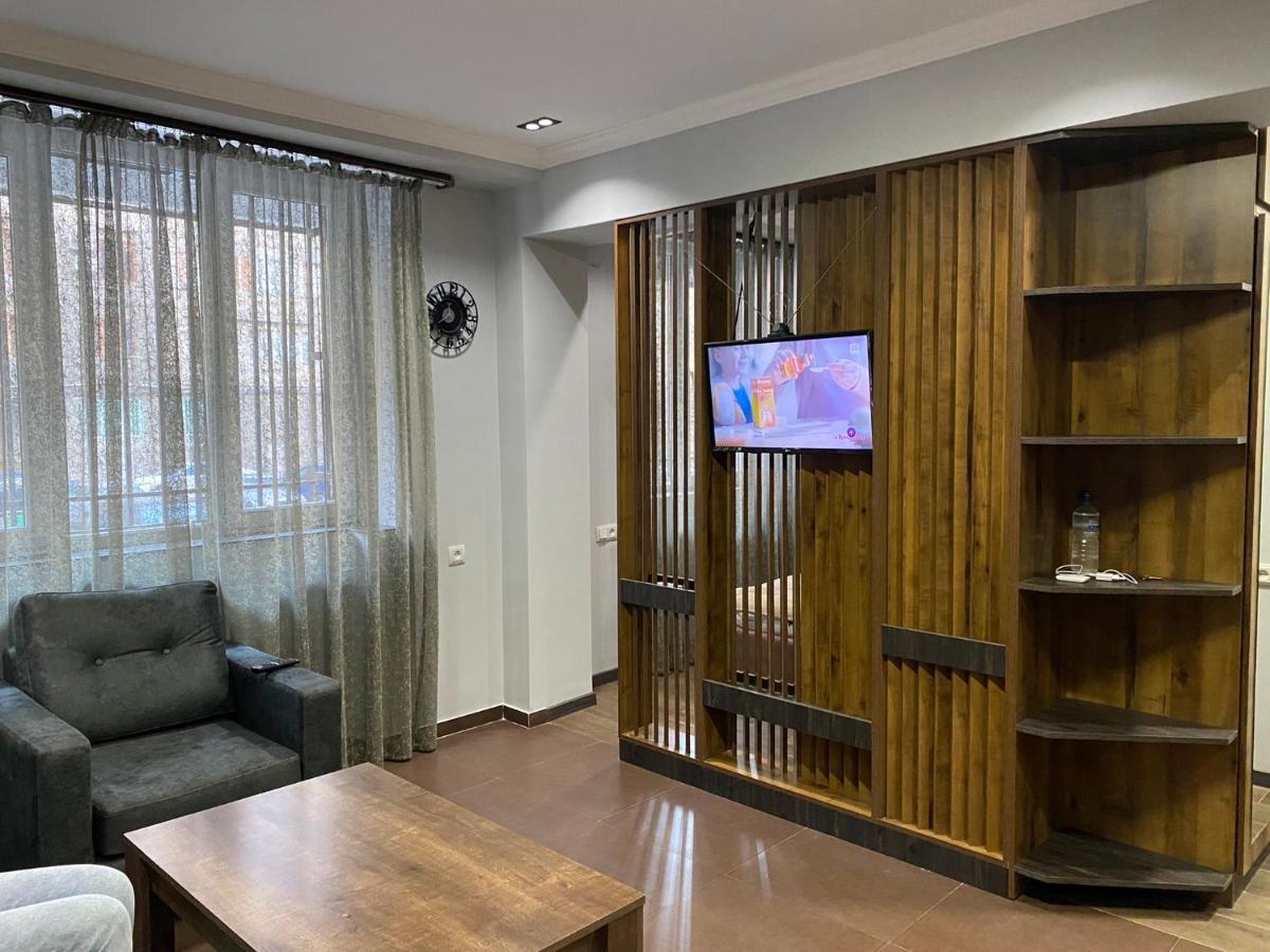 One Central Apartment Jerevan Buitenkant foto