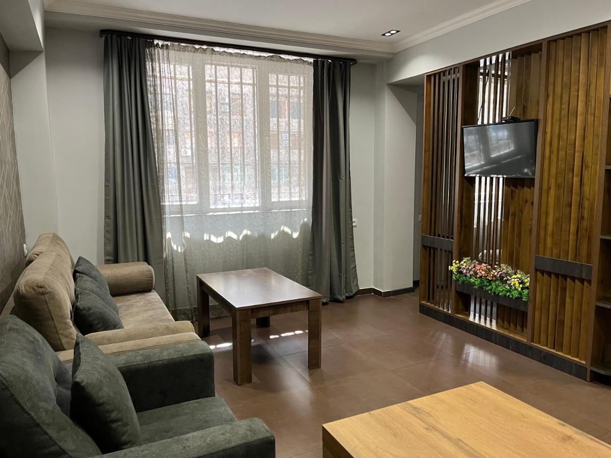 One Central Apartment Jerevan Buitenkant foto